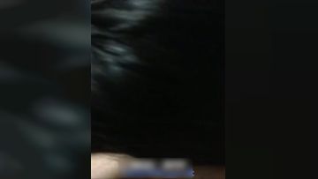 微信上认识的97年清纯小美女，脱掉内裤发现原来是极品无毛B，没忍住射了她一脸！