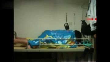 淫乱宿舍！被子盖著就直接操起来！年轻人就是年轻人，太冲动了！