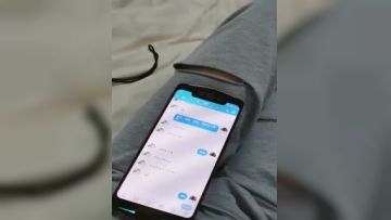 好久不见的香菜一直还是撩骚网友，在线约炮给网友发自己小电影，和男友口交啪啪口爆一嘴