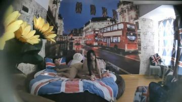 欧美风酒店年轻大学生情侣开房打炮肥臀女友很饥渴进屋就扒掉男友裤子吸舔肉棒搞硬坐上来勐搞叫声表情一流