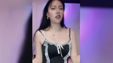 《重磅顶流☀️网红泄密》露脸才是王道！平台40万粉颜值主播【兔兔睡不醒】土豪数千元定制反差私拍~紫薇打炮淫水特别多(11)