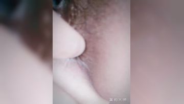 《最新流出❤️宅男福利》⭐青春无敌⭐微博网红举牌反差极品大奶小姐姐【秦艽】私人定制~放尿、紫薇、特写骚洞白浆泛滥 (1)