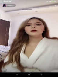 最新给力超神作 绝美小姐姐PK露乳头清纯妹子撅PP露鲍鱼惊呆了-3