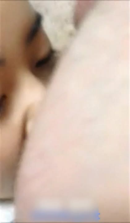 微信上认识的97年清纯小美女,脱掉内裤发现原来是极品...