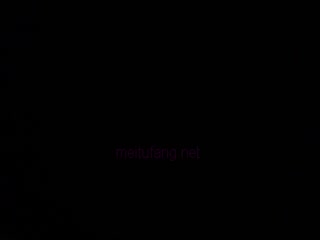 费了很大的功夫偸拍住在隔壁性欲很旺的大学生妹子洗澡1