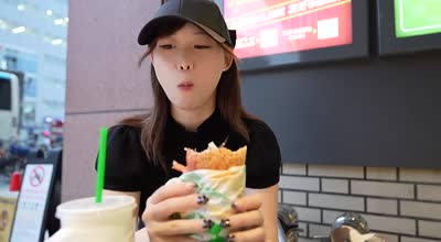 FC2PPV-4523359粉红乳头和天使身体未处理稀毛阴户插入中出